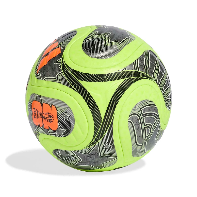 Ballon de football adidas vert pour la Coupe du monde de football d'hiver 2026