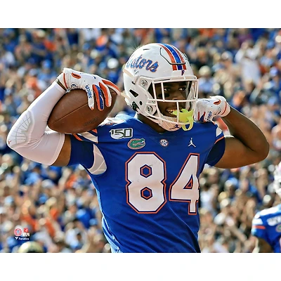 Photographie non signée de Kyle Pitts, joueur des Florida Gators, en train se détendre