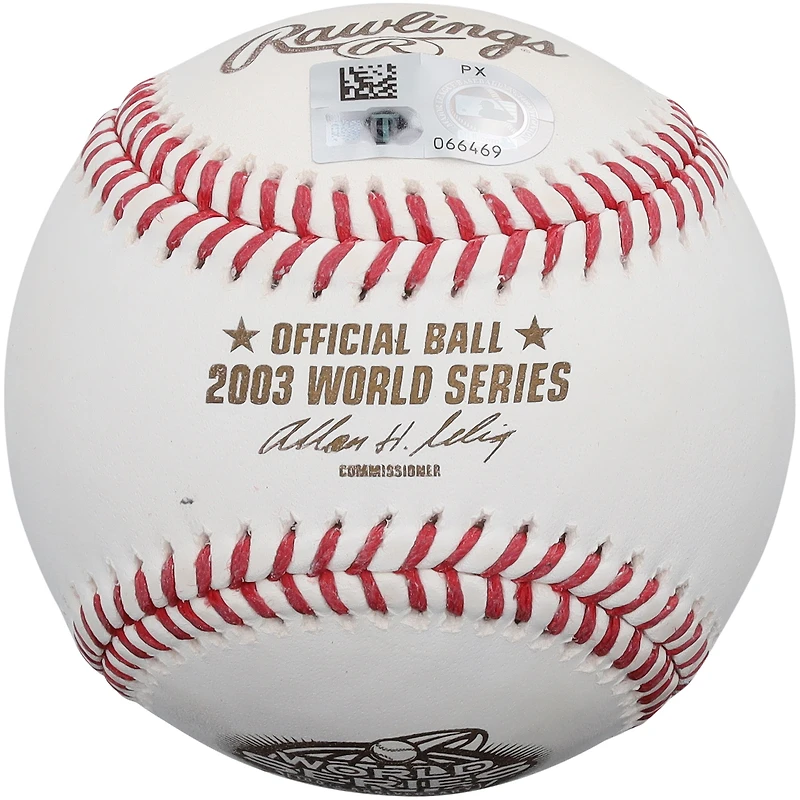Balle de baseball autographiée par Josh Beckett, des Marlins de Floride, avec le logo des Séries mondiales de 2003 et l'inscription « MVP des Séries mondiales 2003 ».