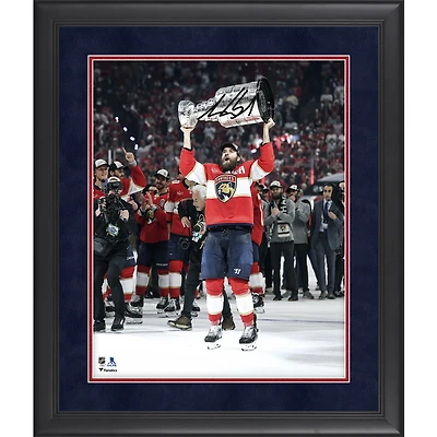 Aaron Ekblad, champion de la Coupe Stanley 2025, autographié par les Panthers de la Floride, photo encadrée de 40,6 x 50,8 cm, soulevant la Coupe