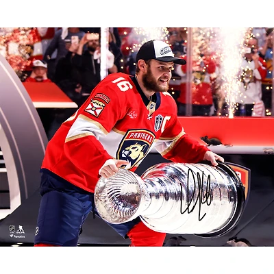 Photo autographiée d'Aleksander Barkov, des Panthers de la Floride, champions de la Coupe Stanley 2025 (16 po x 20 po), soulevant la coupe