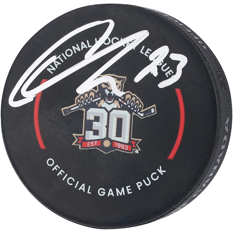 Rondelle de match officielle autographiée par Carter Verhaeghe pour le 30e anniversaire des Panthers de la Floride 2023-24