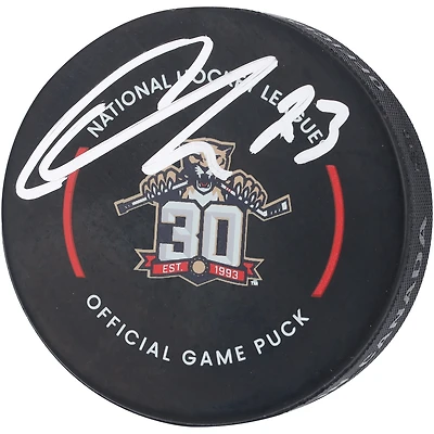 Rondelle de match officielle autographiée par Carter Verhaeghe pour le 30e anniversaire des Panthers de la Floride 2023-24