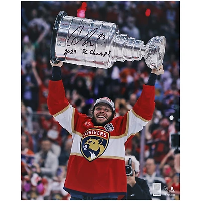 Carter Verhaeghe Florida Panthers dédicacé les champions de la Coupe Stanley 2024 16" x 20" Photographie de la Coupe Raising avec inscription "2024 SC Champs"