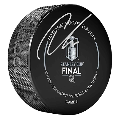 Rondelle de match officielle autographiée par Carter Verhaeghe, champion de la Coupe Stanley 2025, des Panthers de la Floride