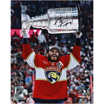 Matthew Tkachuk Florida Panthers dédicacé les champions de la Coupe Stanley 2024 8" x 10" Photographie de la Coupe Raising