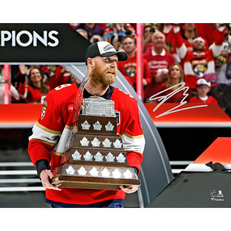 Photo autographiée de Sam Bennett, joueur des Panthers de la Floride, vainqueur du trophée Conn Smythe 2025 (16" x 20"), lors de la remise du trophée Conn Smythe.