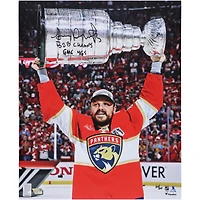 Photo dédicacée de Sam Reinhart, champion de la Coupe Stanley 2025, avec plusieurs inscriptions - Édition limitée n° 50/50