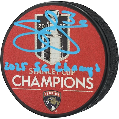 Rondelle de hockey pailletée autographiée par Seth Jones, des Panthers de la Floride, champion de la Coupe Stanley 2025, avec inscription « Champions de la Coupe Stanley 2025 ».