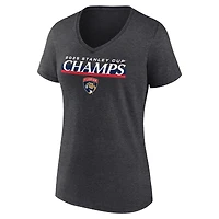 T-shirt col V « Fanatics » pour femmes, couleur anthracite, Panthers de la Floride, champions Coupe Stanley 2025, Give & Go