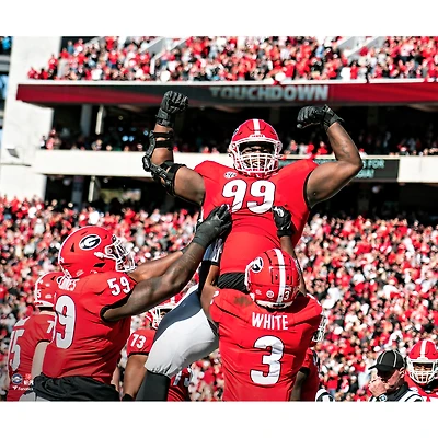 Jordan Davis, joueur non signé des Georgia Bulldogs, célèbre une course de touchdown