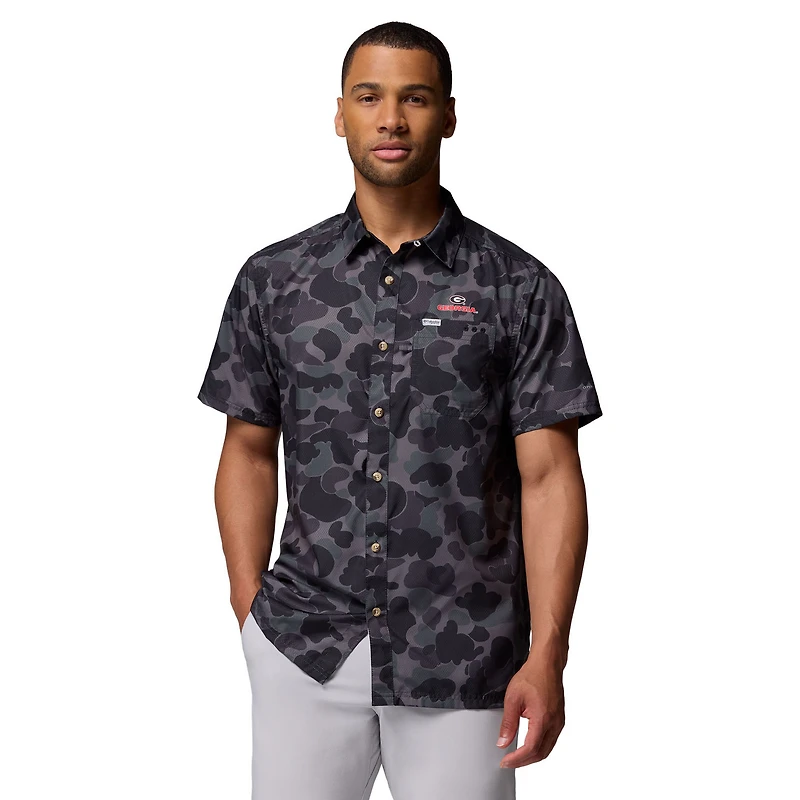 Men's Columbia Black Georgia Bulldogs Super Slack Tide Omni-Wick Button-Up Shirt