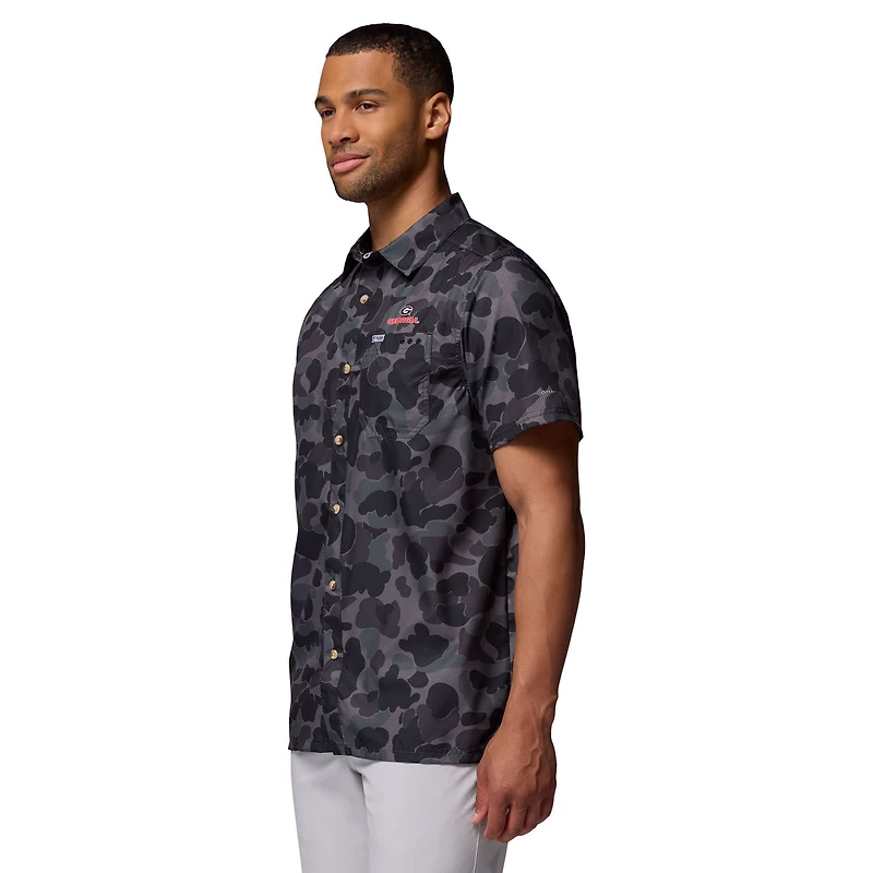 Men's Columbia Black Georgia Bulldogs Super Slack Tide Omni-Wick Button-Up Shirt