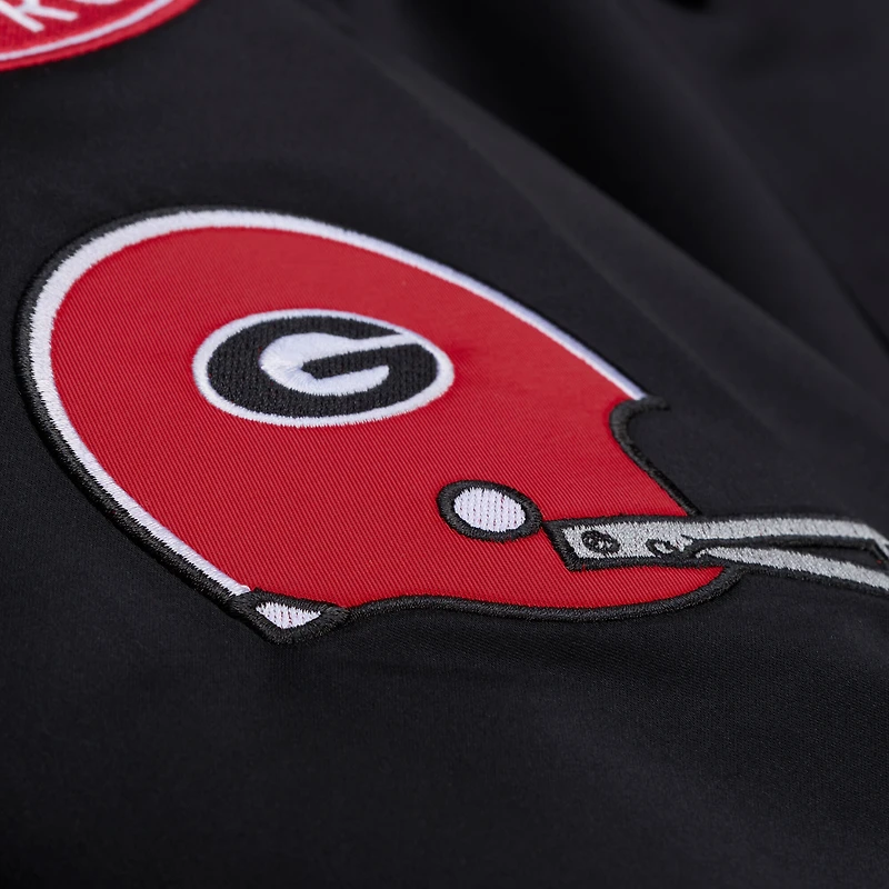 Veste Mitchell & Ness noire pour homme, modèle Georgia Bulldogs, à double pochette, en satin léger et fermeture boutons-pression.