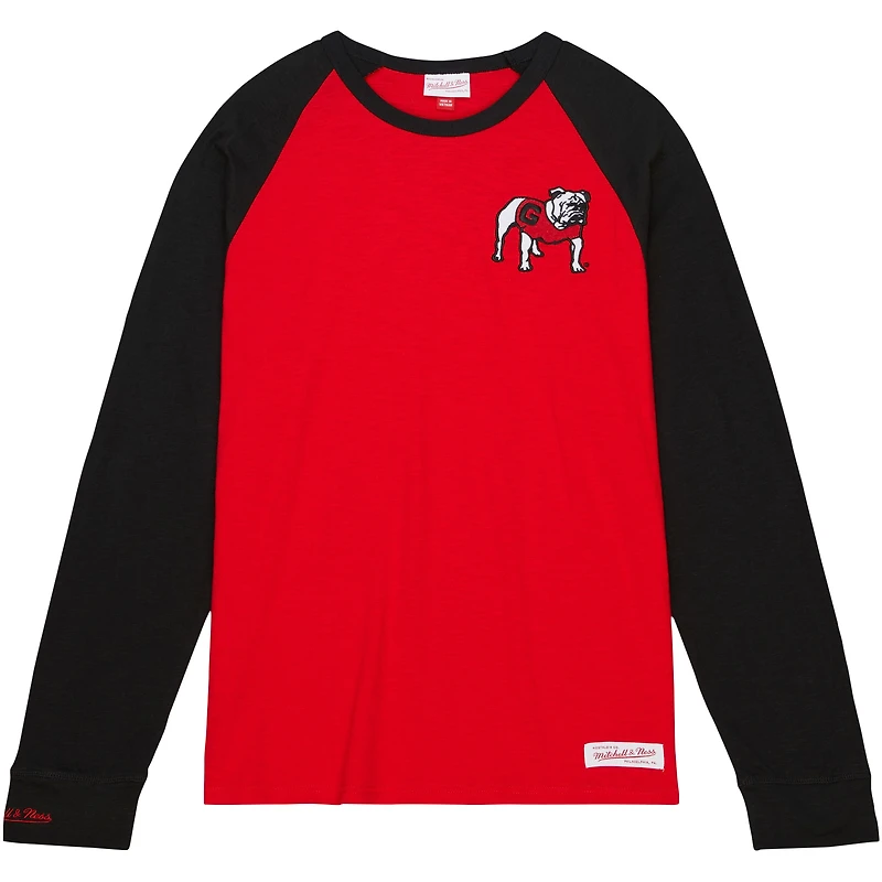 T-shirt à manches longues raglan flammé légendaire des Georgia Bulldogs de Mitchell & Ness pour hommes, rouge