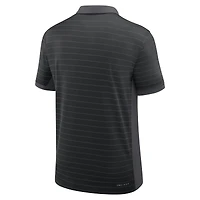 Polo Nike rouge Georgia Bulldogs pour homme, collection début de saison 2026, rayures victoire des entraîneurs, technologie Dri-FIT