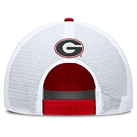 Casquette ajustable Nike rouge/blanche Georgia Bulldogs 2025 On-Field Rise Patch Trucker pour homme