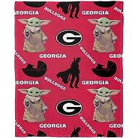 Northwest x Disney Georgia Bulldogs Grogu Hugger Ensemble oreiller et jeté au toucher soie