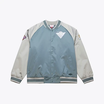 Veste Mitchell & Ness Thunderstorm légère en satin bleu/argent pour homme, modèle Golden State Warriors. Fermeture à boutons-pression.