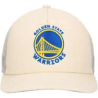 Casquette réglable de camionneur crème Golden State Warriors Mitchell & Ness pour hommes