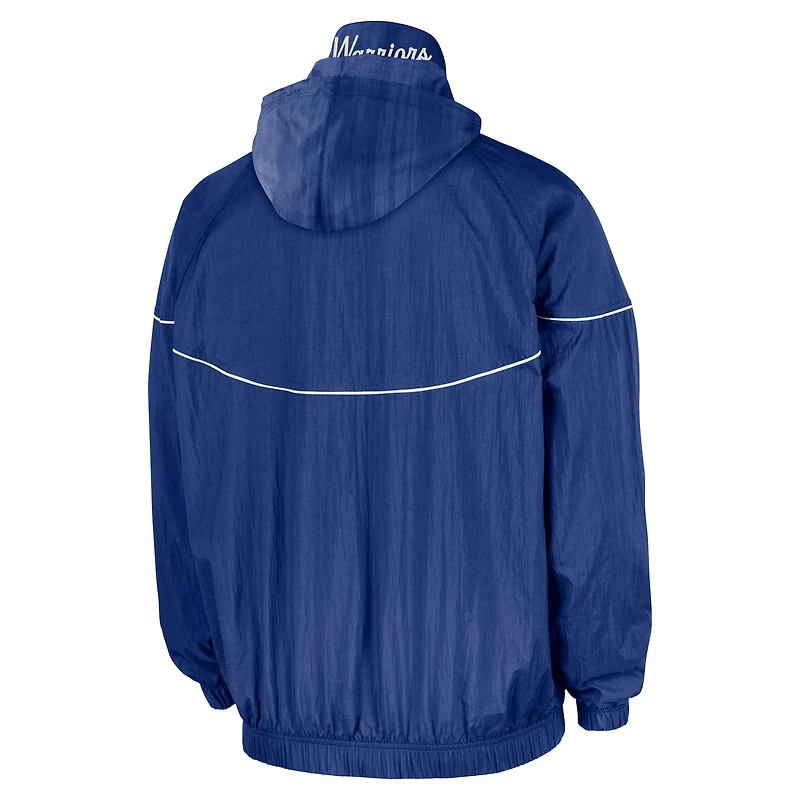 Veste coupe-vent tissée à demi-zip Nike Royal Golden State Warriors Courtside pour homme