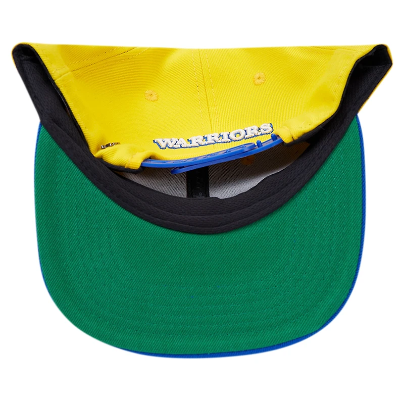 Casquette réglable Pro Standard Gold/Royal Golden State Warriors Pinch Chevron pour hommes