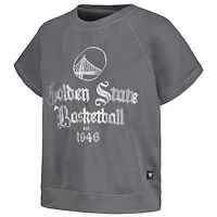 Sweat-shirt à manches courtes raglan en polaire brodée pour femmes The Wild Collective gris Golden State Warriors