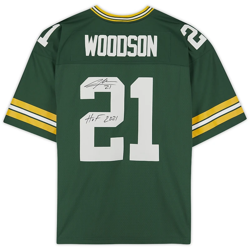 Maillot vert Mitchell & Ness Legacy autographié par Charles Woodson des Green Bay Packers, avec inscription « HOF 21 ».