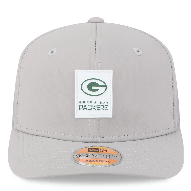 Men's New Era Gray Green Bay Packers 2025 Sideline 9SEVENTY Adjustable Trucker Hat