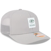 Men's New Era Gray Green Bay Packers 2025 Sideline 9SEVENTY Adjustable Trucker Hat