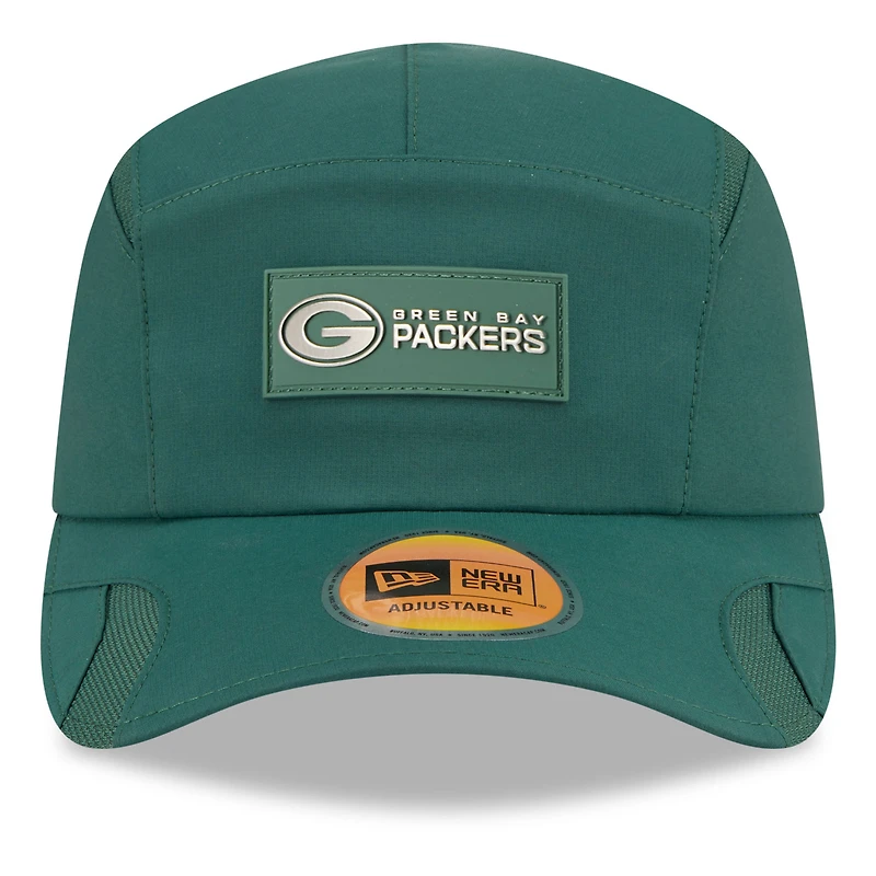 Casquette ajustable Sideline Runner 2025 verte New Era pour homme des Green Bay Packers