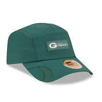 Casquette ajustable Sideline Runner 2025 verte New Era pour homme des Green Bay Packers