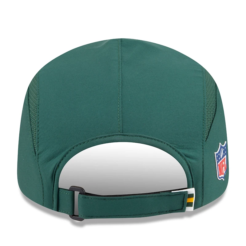 Casquette ajustable Sideline Runner 2025 verte New Era pour homme des Green Bay Packers