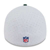 Casquette New Era 39THIRTY Flex blanche/verte pour homme, camp d'entraînement NFL 2025 des Green Bay Packers
