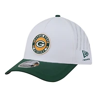 Casquette New Era pour homme, blanche et verte, avec écusson des Green Bay Packers, modèle 39THIRTY, A monture couronne perforée.