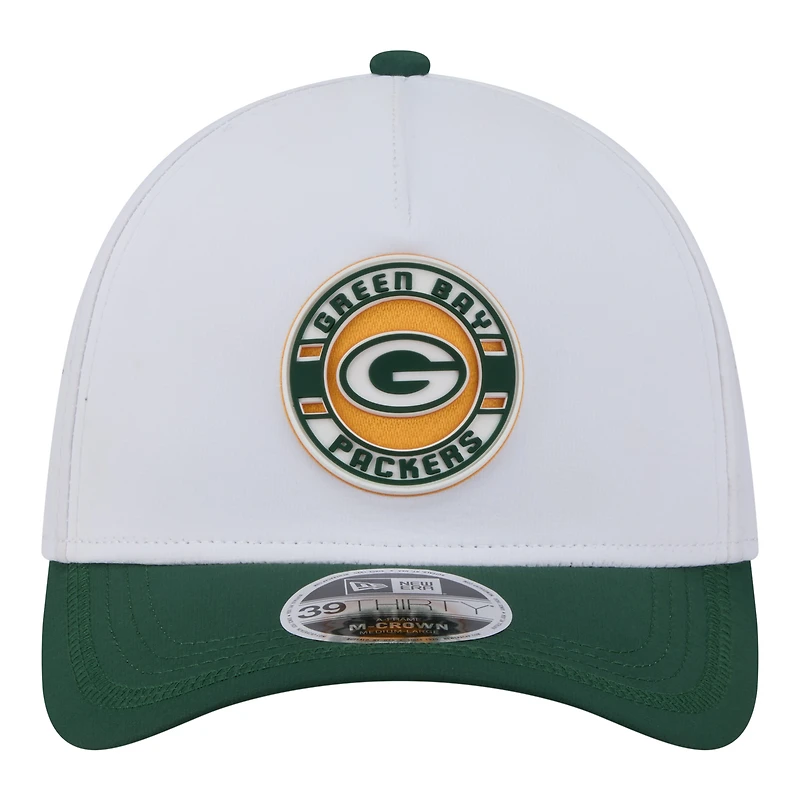 Casquette New Era pour homme, blanche et verte, avec écusson des Green Bay Packers, modèle 39THIRTY, A monture couronne perforée.