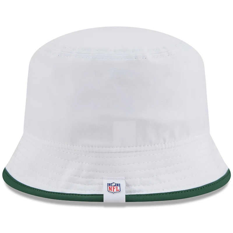Bob New Era extensible blanche pour homme, camp d'entraînement NFL 2025 des Green Bay Packers