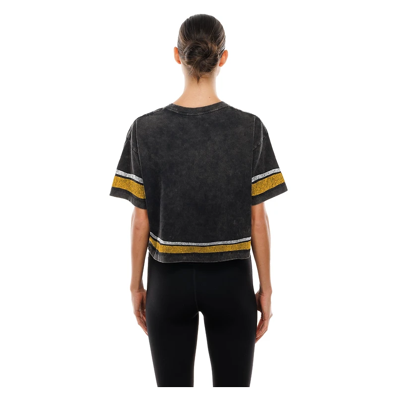 T-shirt court New Era Green Bay Packers pour femme, noir, délavé, coupe carrée.