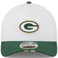 Casquette ajustable New Era 9FORTY A-Frame blanche/verte pour jeunes Green Bay Packers, camp d'entraînement NFL 2025