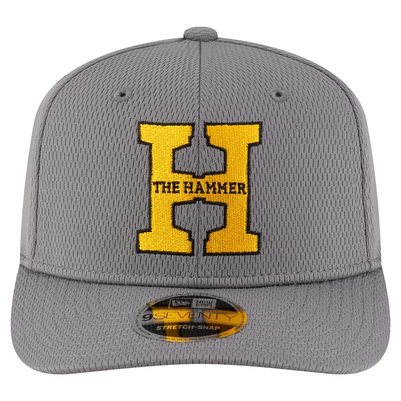 Casquette extensible à pression New Era grise Hamilton Tiger-Cats Sideline Alternate 9SEVENTY pour homme