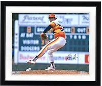 Maillot arc-en-ciel autographié de Nolan Ryan, lanceur des Astros de Houston (16 po x 20 po).