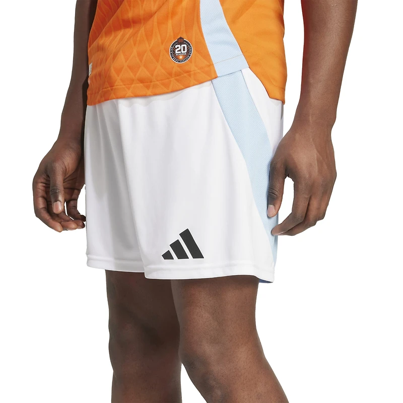 Short adidas blanc authentique Houston Dynamo FC Domicile Saison 2025 pour homme