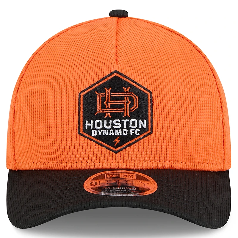 Casquette ajustable Houston Dynamo FC 2025 Orange New Era pour homme avec 9FORTY M-Crown