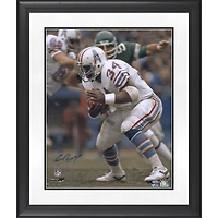 Photographie encadrée autographiée de 16" x 20" de Earl Campbell en uniforme blanc des Oilers de Houston