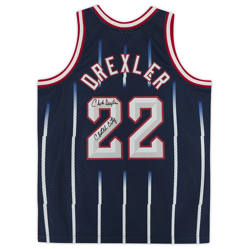 Maillot réplique autographié par Clyde Drexler des Houston Rockets de la marine Mitchell & Ness 1995-96 avec inscription « Clutch City »