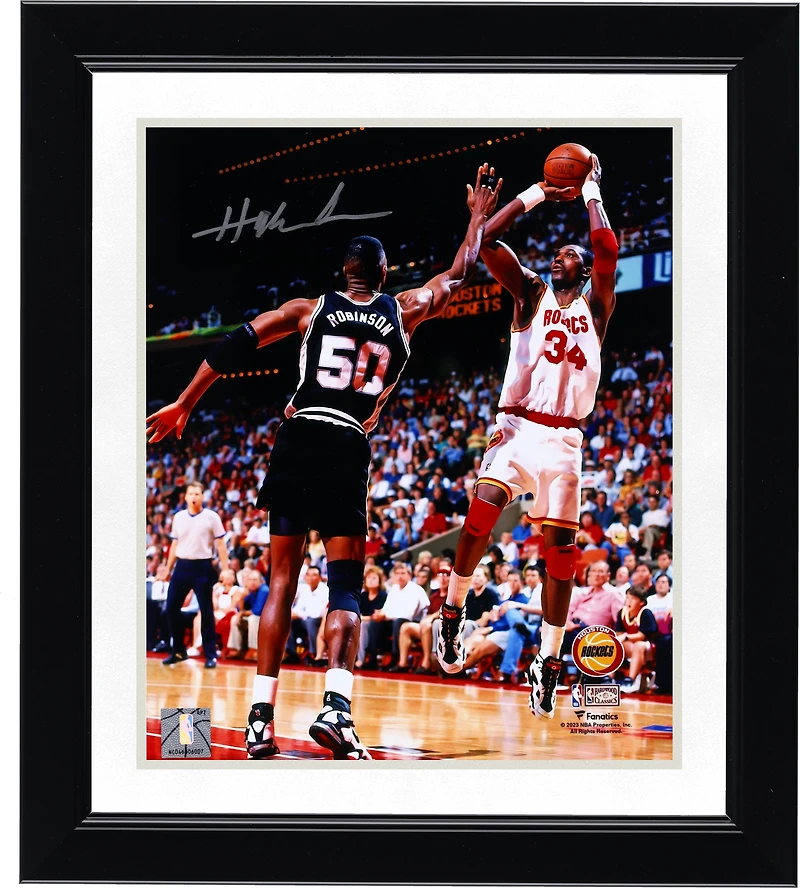 Tir autographié de 8" x 10" de Hakeem Olajuwon par les Houston Rockets sur David Robinson