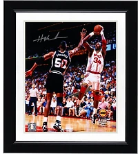Tir autographié de 8" x 10" de Hakeem Olajuwon par les Houston Rockets sur David Robinson