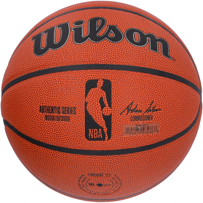 Ballon de basket d'intérieur/extérieur Wilson Authentic Series autographié par Hakeem Olajuwon des Houston Rockets avec inscription « 2x Finals MVP »