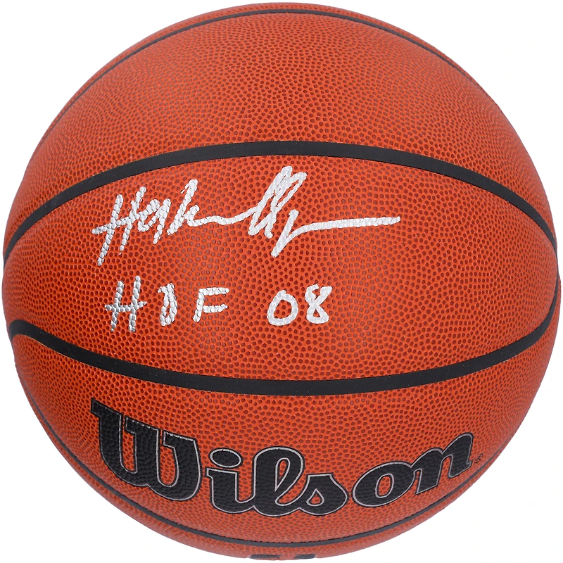Ballon de basket d'intérieur/extérieur Wilson Authentic Series autographié par Hakeem Olajuwon Houston Rockets avec inscription « HOF 08 »