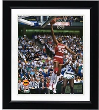 Photographie autographiée de Ralph Sampson des Houston Rockets contre les Dallas Mavericks, 8" x 10"